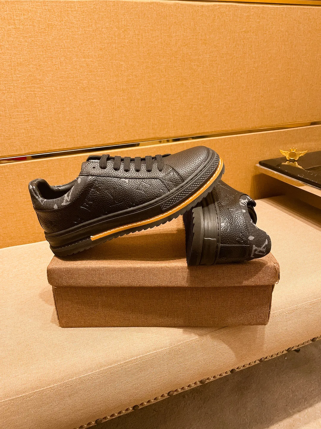 Men's shoes 💰 420💰👍【LV】🔥🔝Louis Vuitton, high-end men's shoes brand, official website 1:1 latest masterpiece: the upper is made of Italian imported first-layer cowhide🔥Official website original special technical cloth fabric matching🔥Original comfortable and breathable lining➕Original designated non-slip outsole🔥Make walking more convenient and comfortable! An exclusive new model, a stunning work, a beautiful 1:1 replica [color] compared to the official quality! Create a fashionable personality to set off your uniqueness! A must-have for trendy men! 🔥, sizes: 38-44. color:.     2⃣️colors available🔥